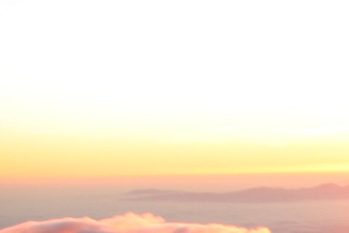 Foto: Jarle Traa. Toppen i sikte. Soloppgang på Kilimanjaro. Noen magiske minutter. Noen farger en alltid vil huske.