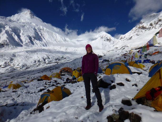 Aklimatiseringsdag i basecamp. Manaslu i bakgrunn. Vakker og litt skummel på en gang.