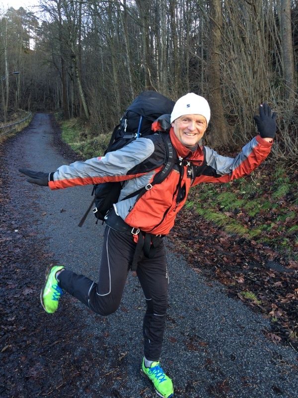 Leif Harald hopper og spretter med 25 kg i sekken :-) 